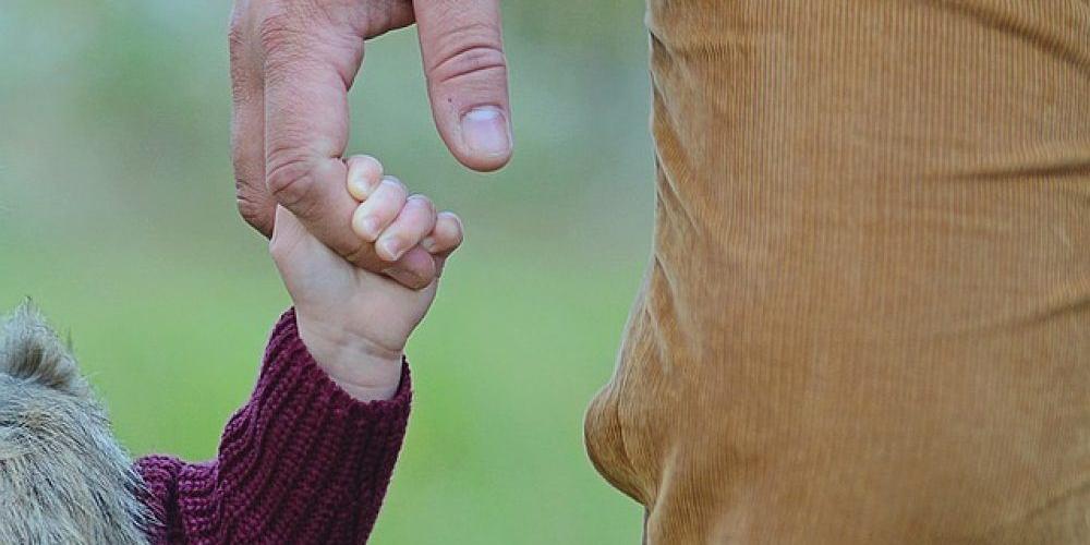 father-daughter_klein-ns0190s1qdgyrm1m14z7vgwldscuz8tuh5mcgaz9zg